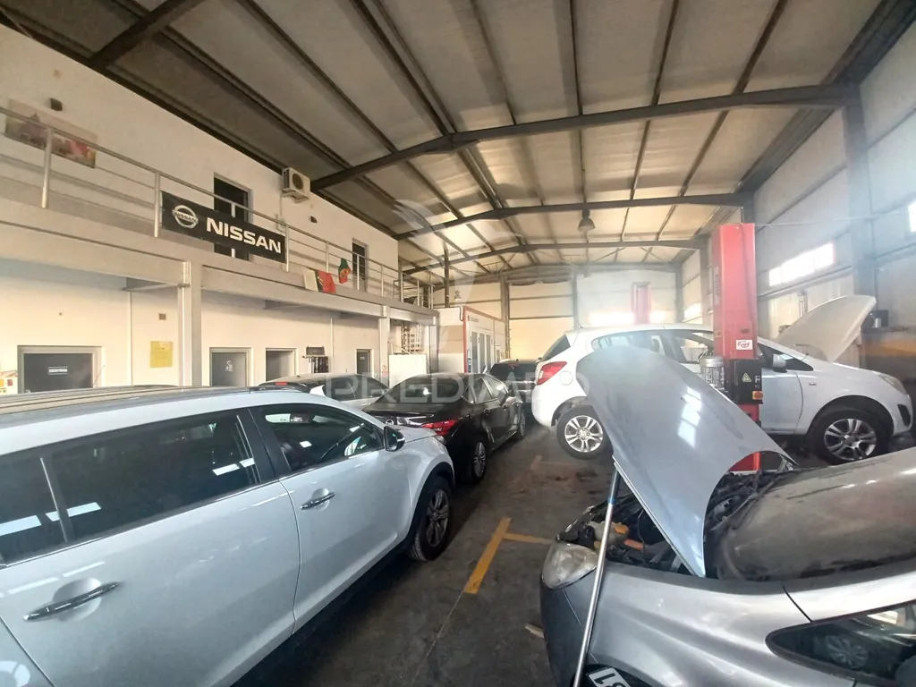 Garage - Equipped Workshop in Campo Maior Industrial Zone