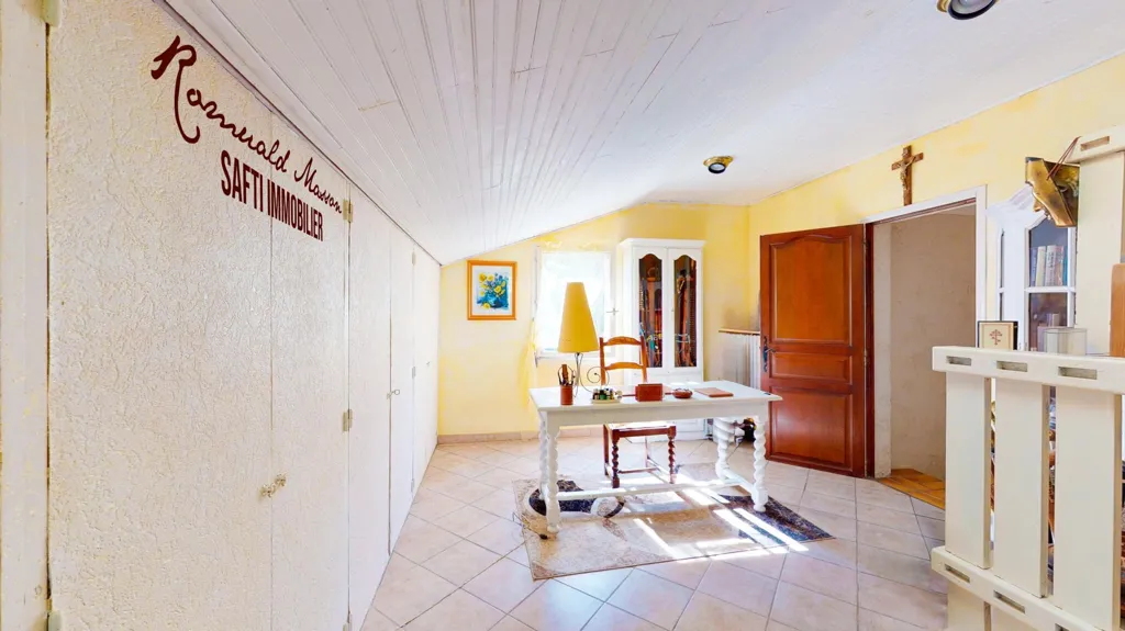 Esik - Traditional House with Pool in Belgentier