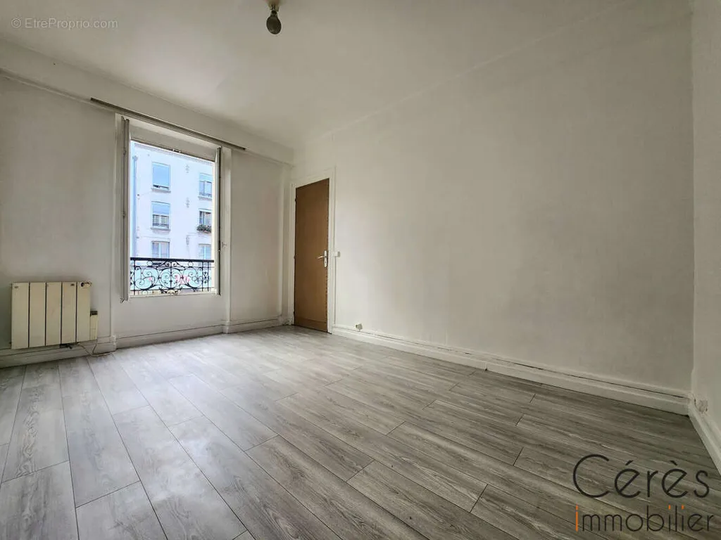 Stanze - 3-Piece Flat with Metro Access in Pantin