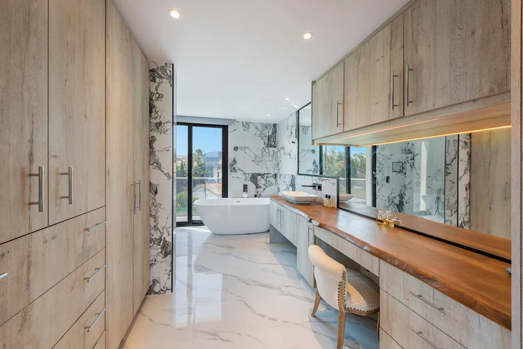 Salles de bain - Beachfront Villa with Pool in Puerto Pollensa