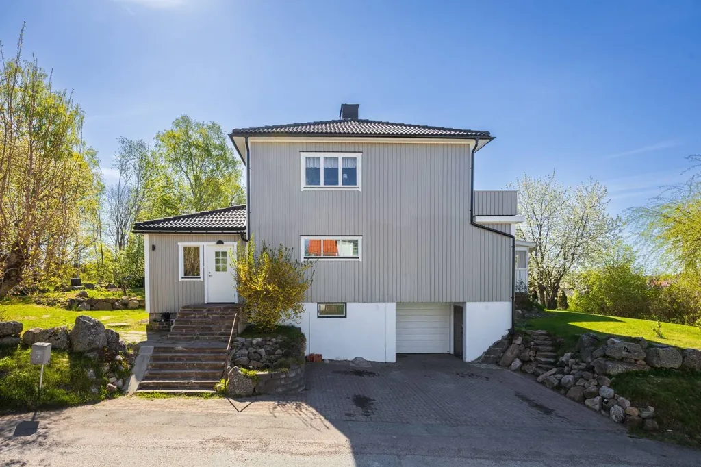6-toaline maja asukohas Sandvikens kommun