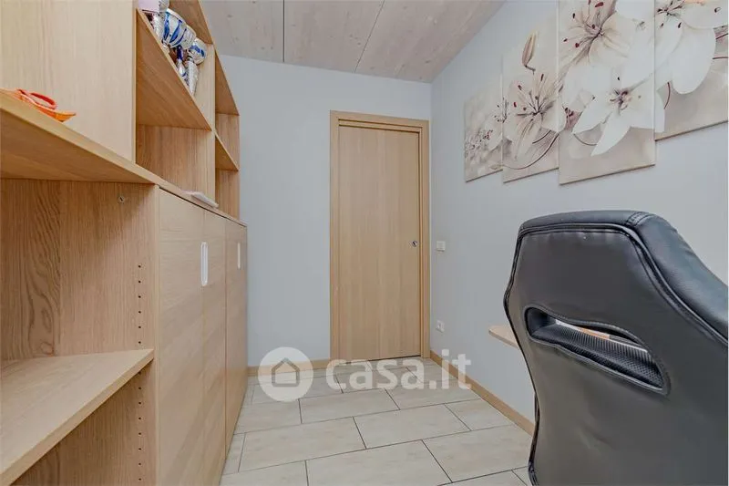 Bureau - Apartment with Garden and Valley View in Châtillon