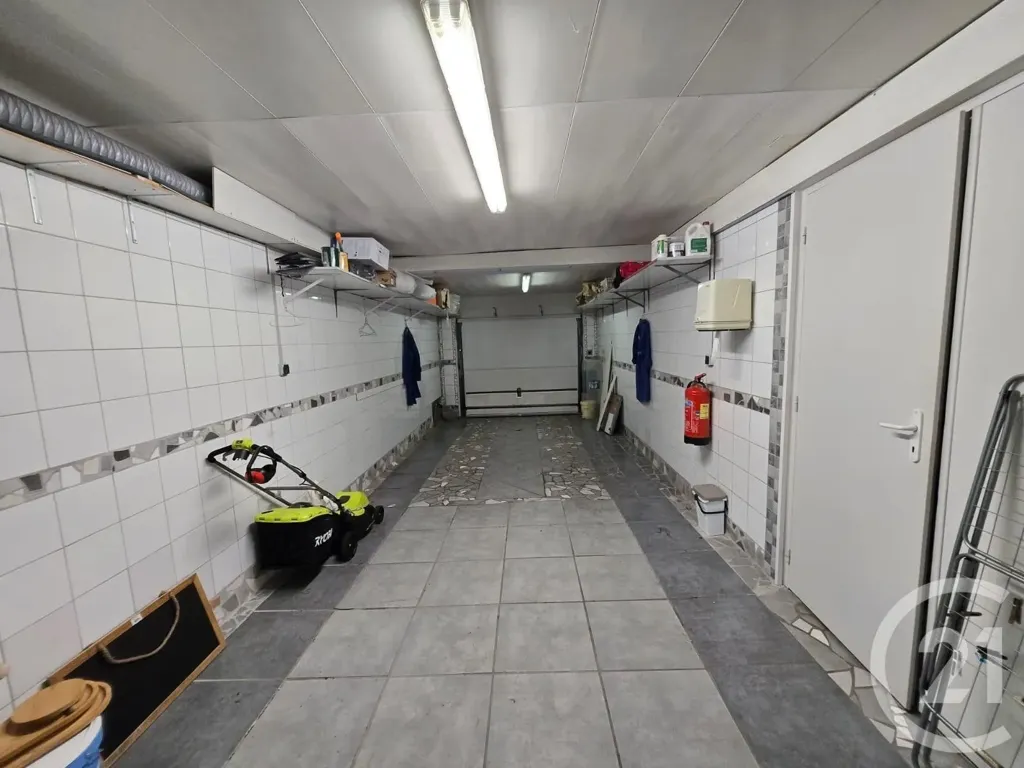 Garage - Maison avec Terrasse et Jardin à Saint-Étienne