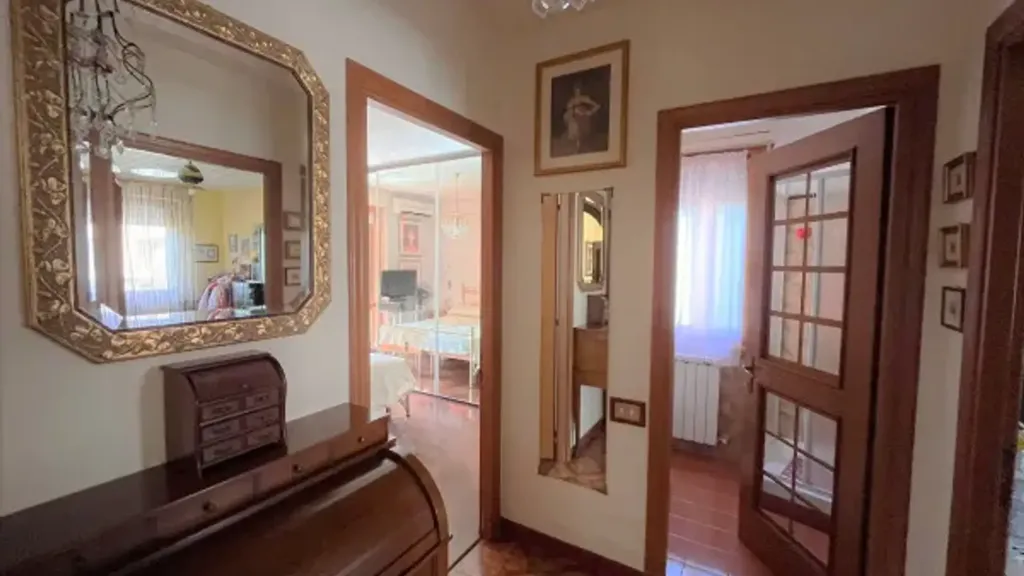 Hallway - Apartment with Balcony in Rome 70
