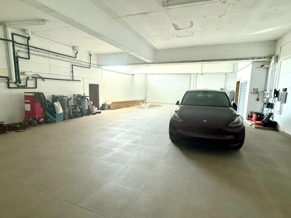 Garage - Luxury Villa with Sea View in Castellet