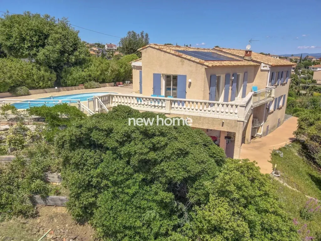 Vue aérienne - Villa Luxueuse avec Vue Mer à Saint-Aygulf