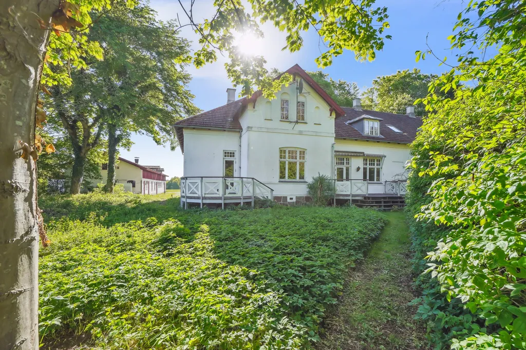 Aed - Renovated Rectory with Forest View in Hvedstrup