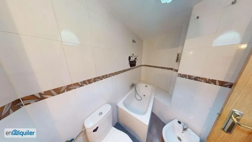 Vannitoad - Modern Studio with Lift in Calle Convenio, Madrid