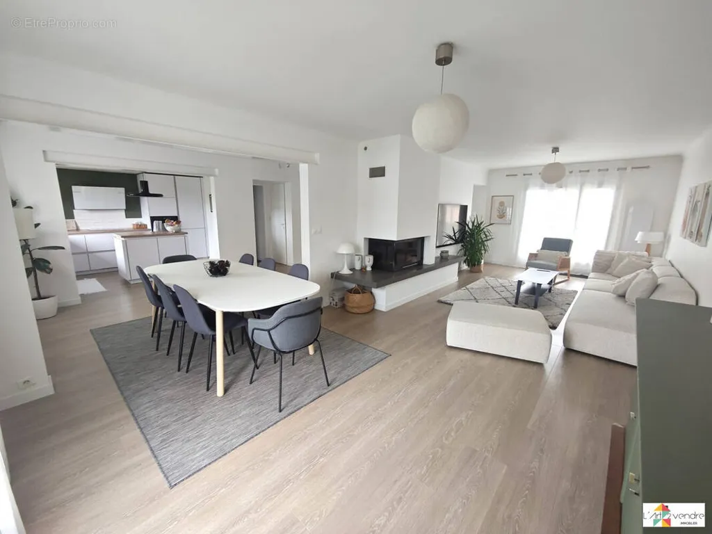 Séjour - Maison Luxueuse avec Jardin à Pontault-Combault