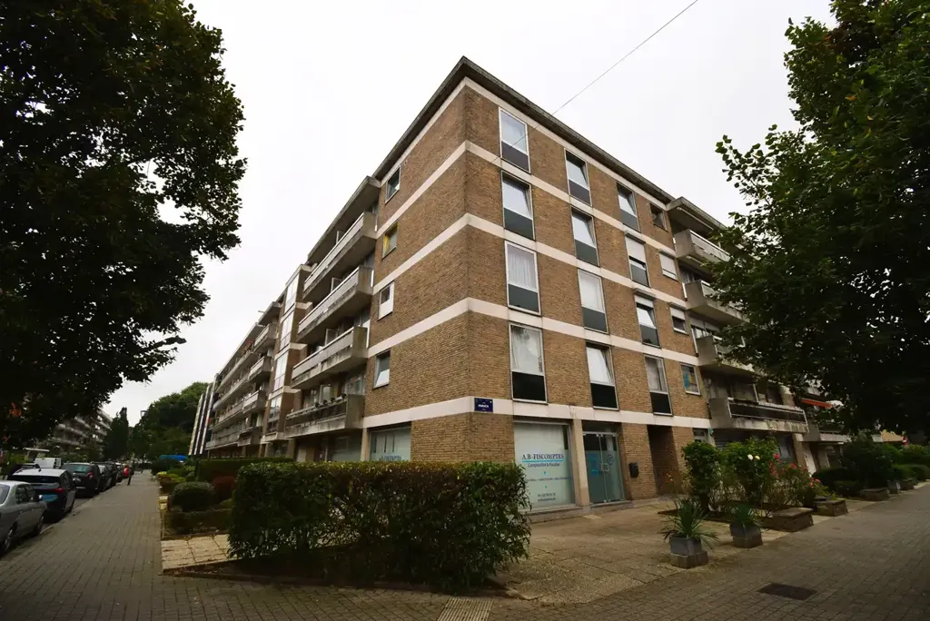 Ärihoone asukohas Molenbeek-Saint-Jean