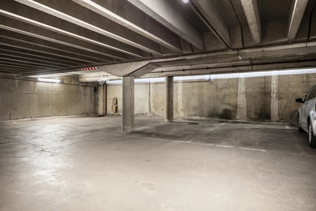 Garage - Appartement avec Vue Imprenable sur la 12e Étage à Anvers