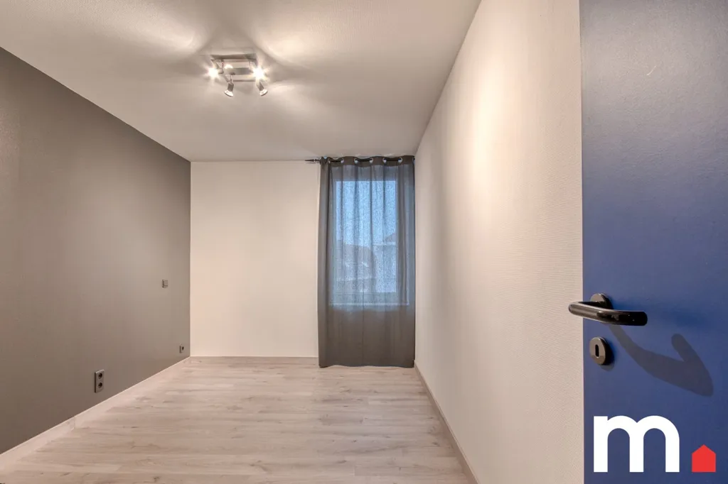 Esik - Stylish House with Pool in Lendelede