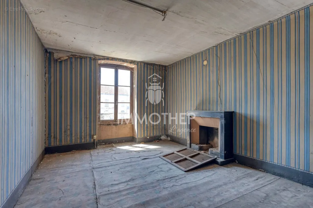 Stanze - Commercial Property with Renovation Potential in Rives
