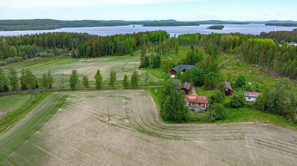 Vue aérienne - Farm with Lake Access in Granviksnäset