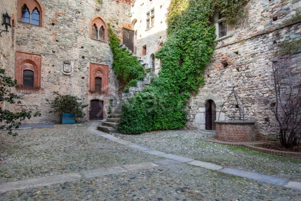 Aed - Panoramic Castle with Garden in Montalto Dora