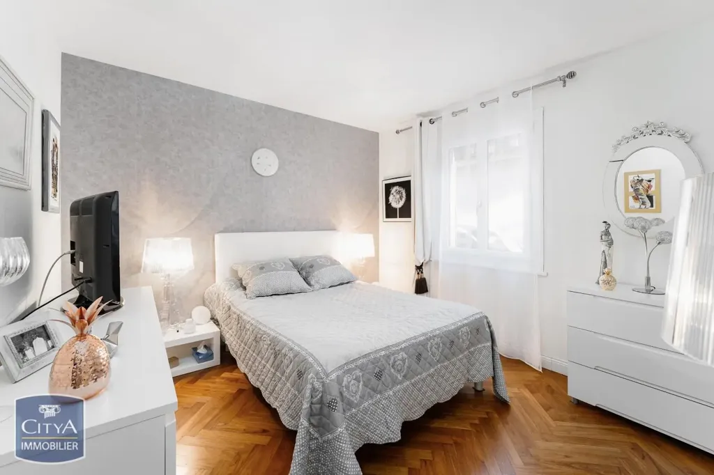 Chambres - Maison avec Piscine et Jardin à Vichy