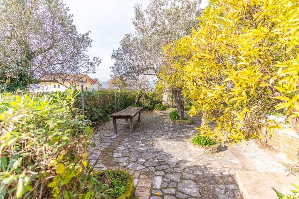 Aed - Historic Villa with Garden in San Castrese