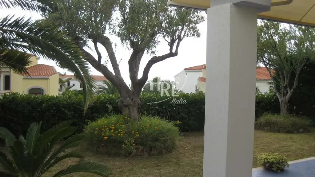 Terrass - Villa with Pool in Exclusive Park, Bonifati