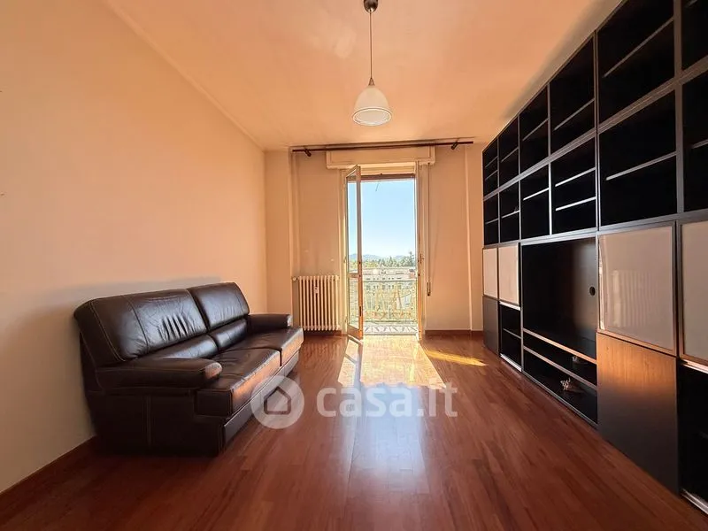 Elutuba - Elegant Duplex with Balconies in Voghera Centre