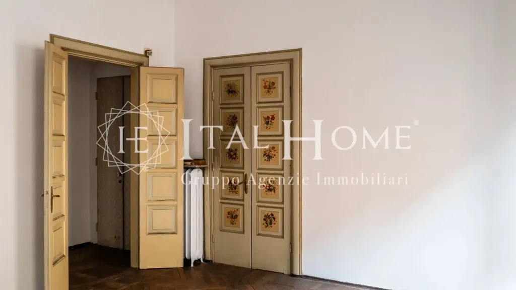 Esik - Noble Apartment with Balcony in Bergamo
