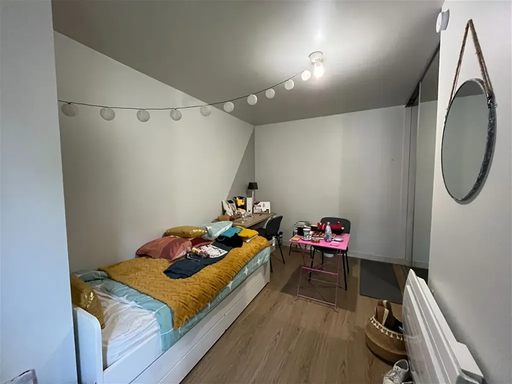 Bedrooms - 6-Piece Building with Multiple Rentals in Poitiers