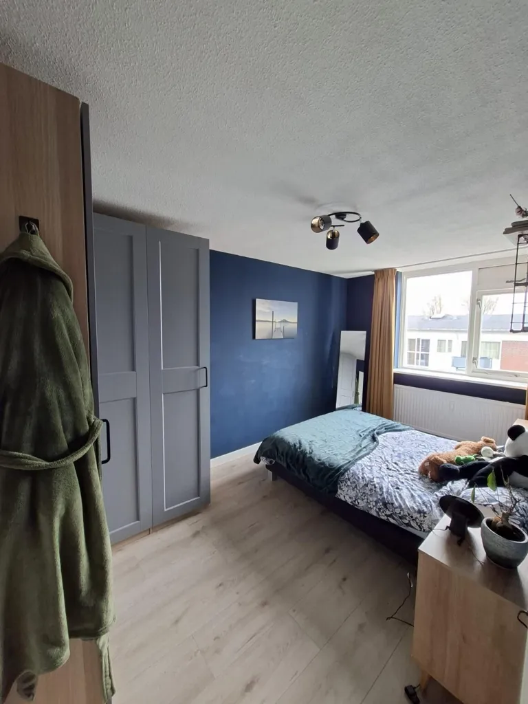 Magamistoad - Modernised 3-Bedroom Flat with Balcony in Delft