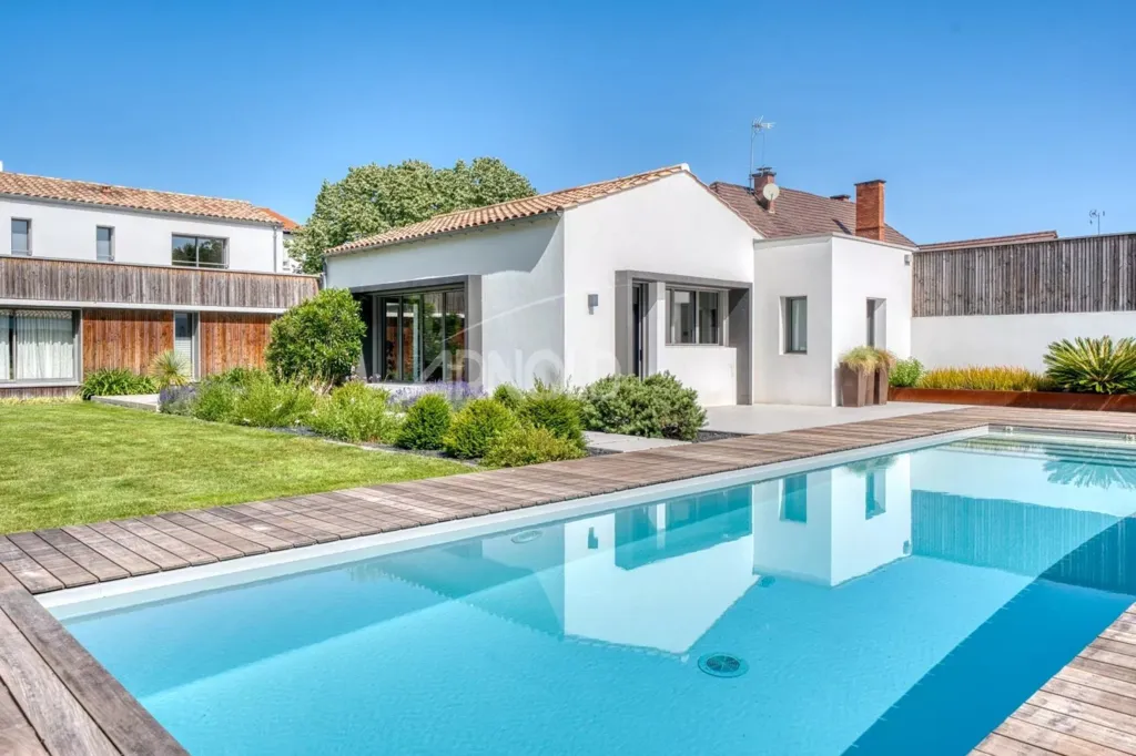 Bassein - Architectural Contemporary House with Pool
