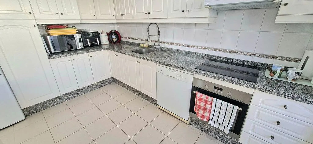 Köök - Semi-Detached Villa with Pool in Chayofa