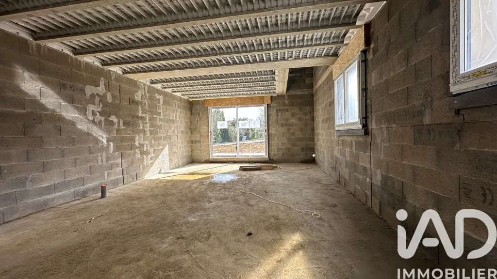 Pièces - Maison Duplex avec Terrasse et Jardin à École-Valentin