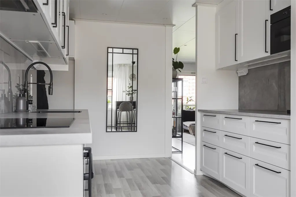Köök - Apartment with Balcony in Mårbacka
