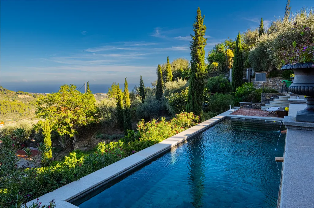 Piscine - Estate with Sea View in Sanremo