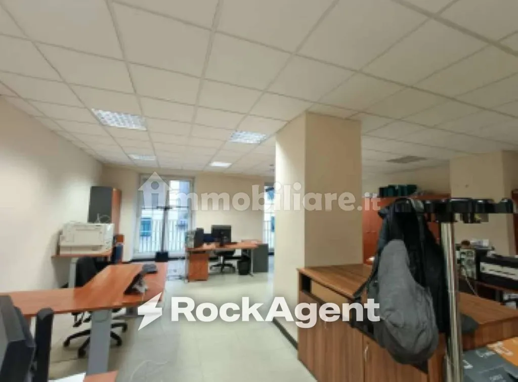 Pièces - Office Space with Parking, Genoa
