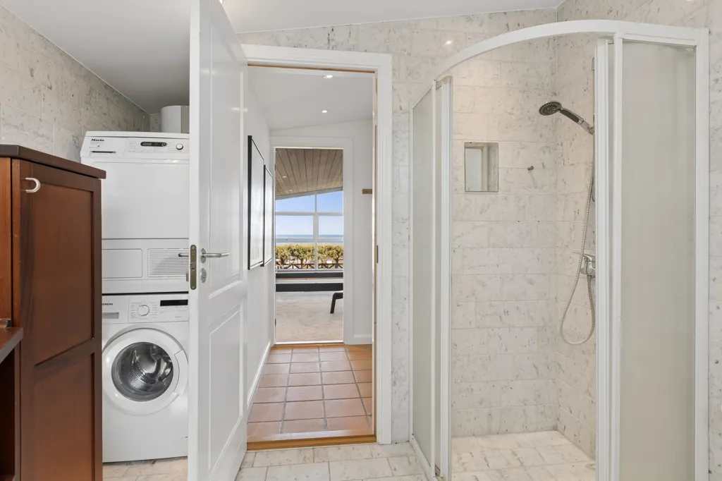 Salles de bain - Holiday Home with Private Beach in Køge