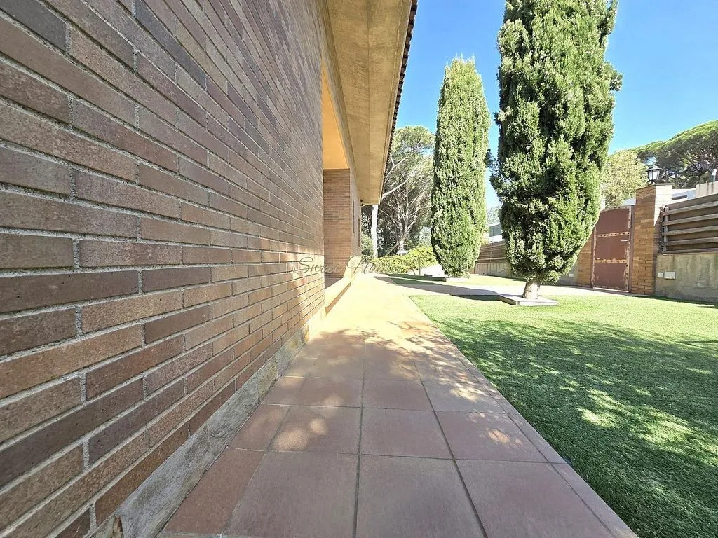 Aed - Luxury House with Pool in Cabrils, Catalonia