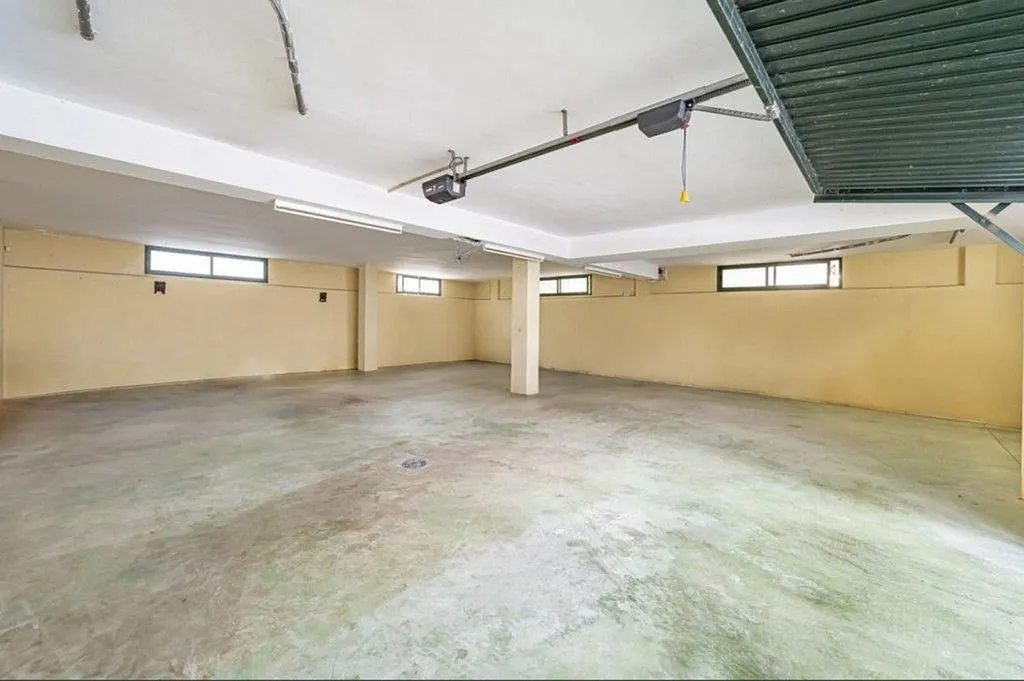 Garage - Villa with Pool in Nagüeles, Marbella