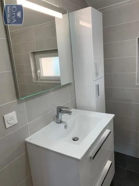 Bathrooms - 4-Piece Flat with Private Courtyard in Loyettes