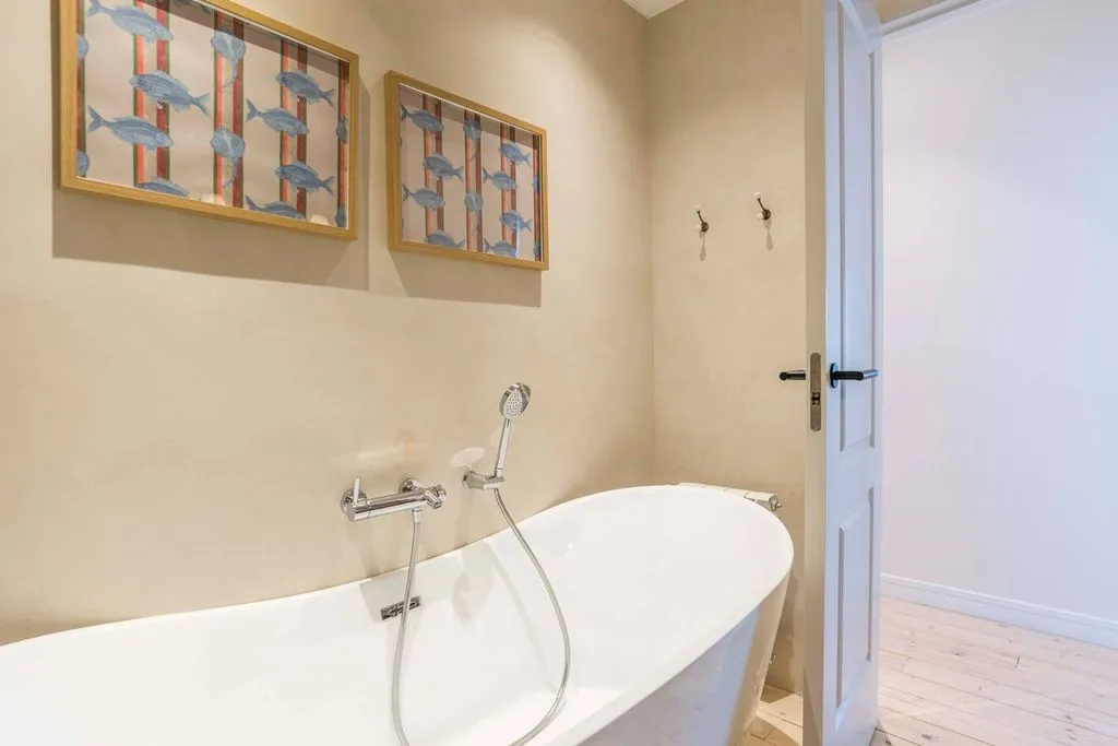 Bathrooms - Apartment with Private Terrace in El Viso, Madrid