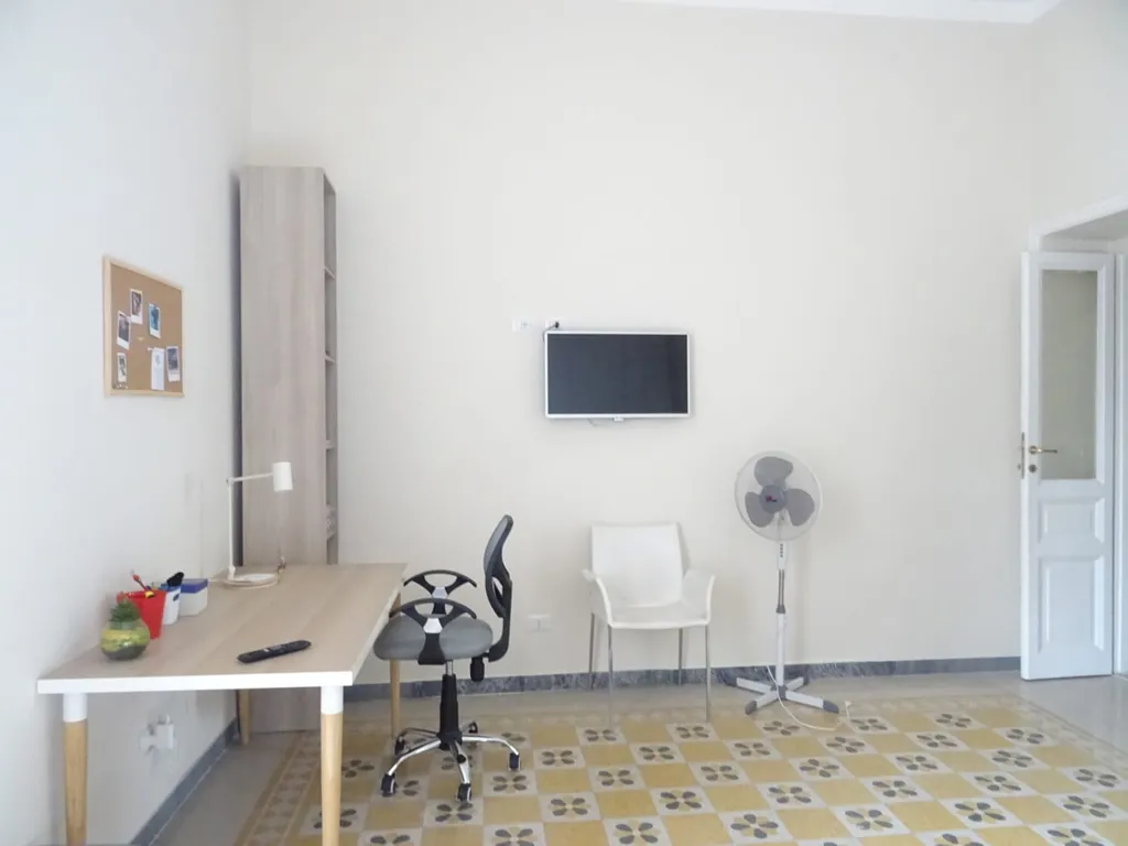 Bureau - Studio Apartment with Balcony in Rome