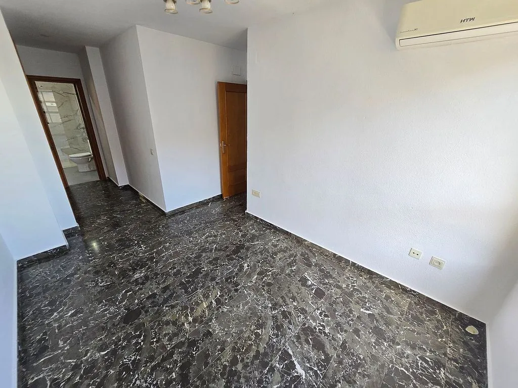 Entrée - Corner Flat with Terraces in Benicalap, Valencia
