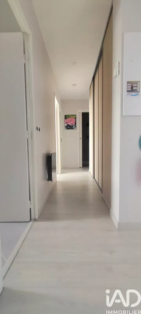 Hallway - 4-Bedroom Apartment with Terrace in Chelles