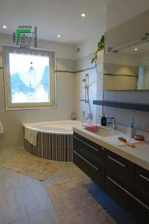Salles de bain - Modern Villa with Garden in Cavedago