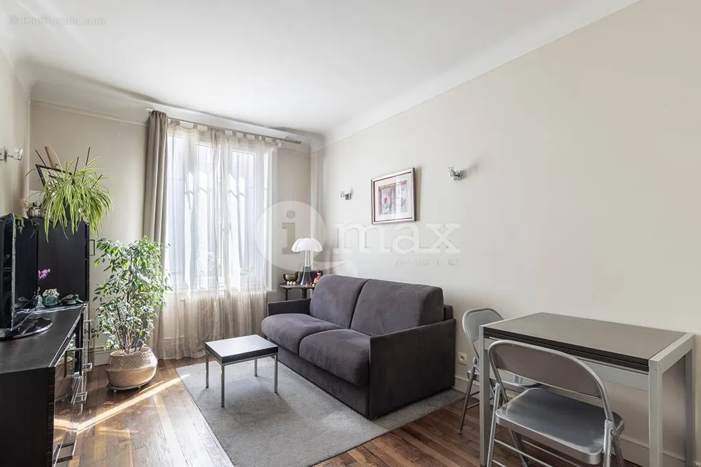 Séjour - Appartement 2 Pièces au Cœur d'Asnières
