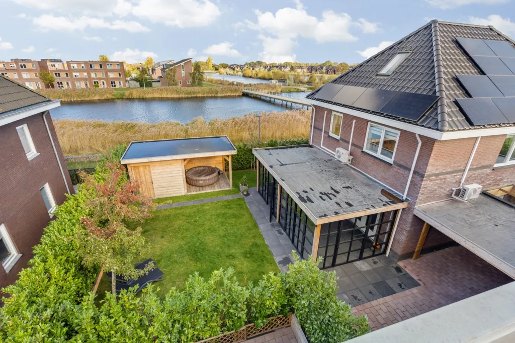 Välivaade - Detached House with Business Hall in Breda