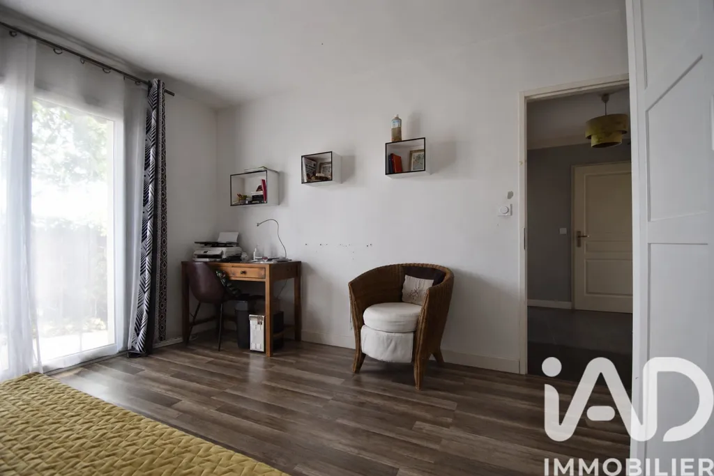 Chambres - Maison 5 Pièces avec Terrasses à Proximité