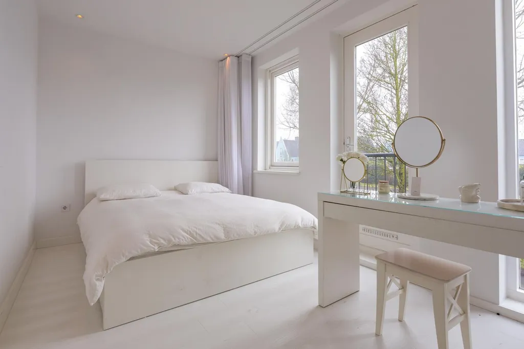 6-room house in Zwaag