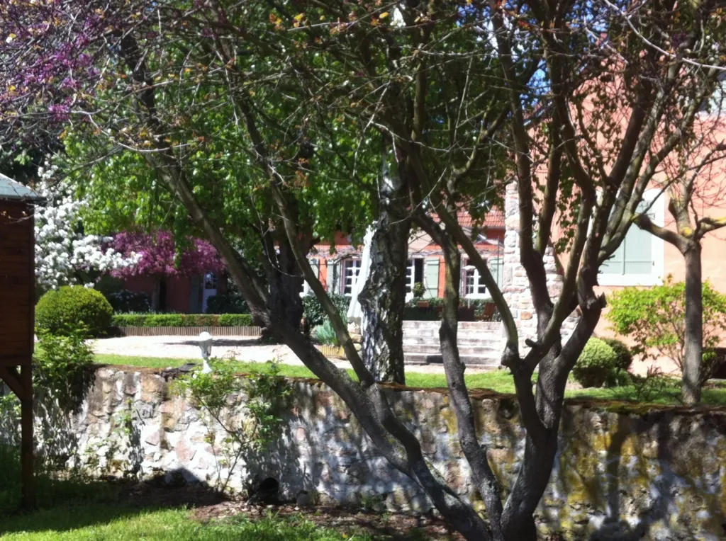 Jardin - Maison de 9 Pièces avec Piscine à Premilhat