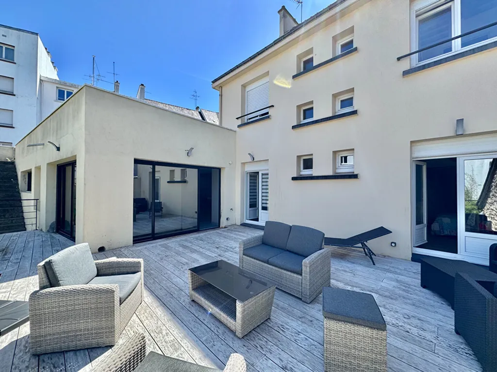 Terrazza - House with Indoor Pool in Lorient Centre