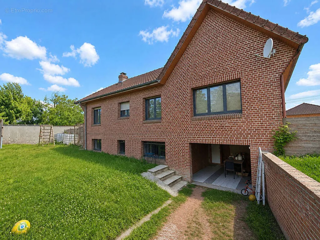Välivaade - Partially Renovated House with Garden in Béthune