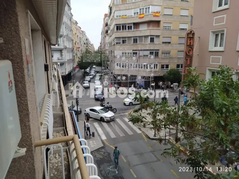 Balcon - Modernised Flat with Balcony in City Centre
