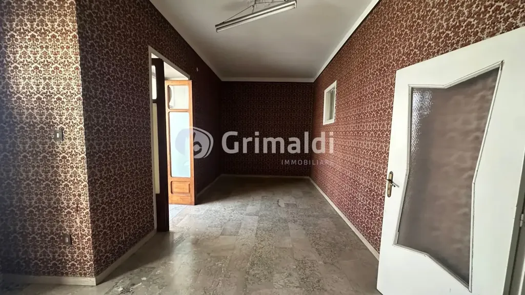 Esik - Spacious Apartment with Balconies in Acerra